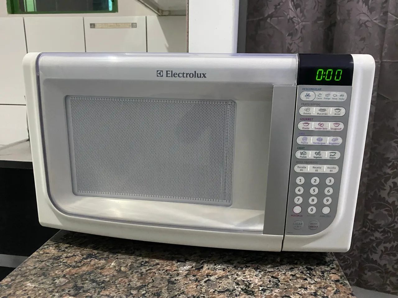 Microondas 31 litros tudo ok