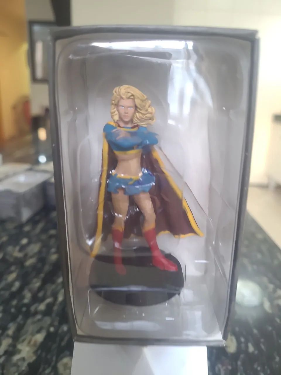 Supergirl - boneco Eaglemoss