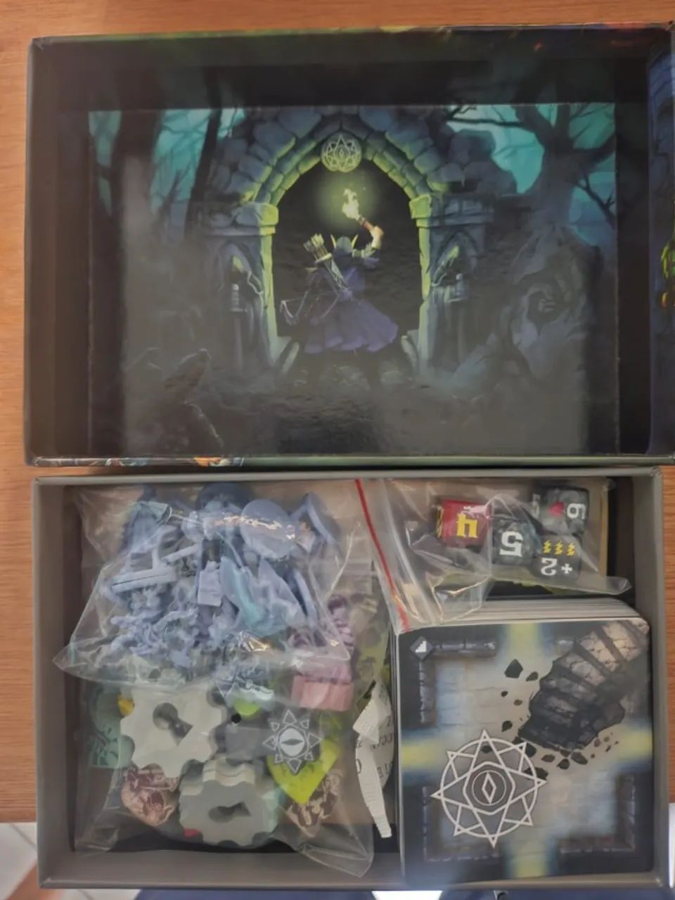 Tiny Epic Dungeons + Expansão Histórias (Versão Galapagos) - Foto 2