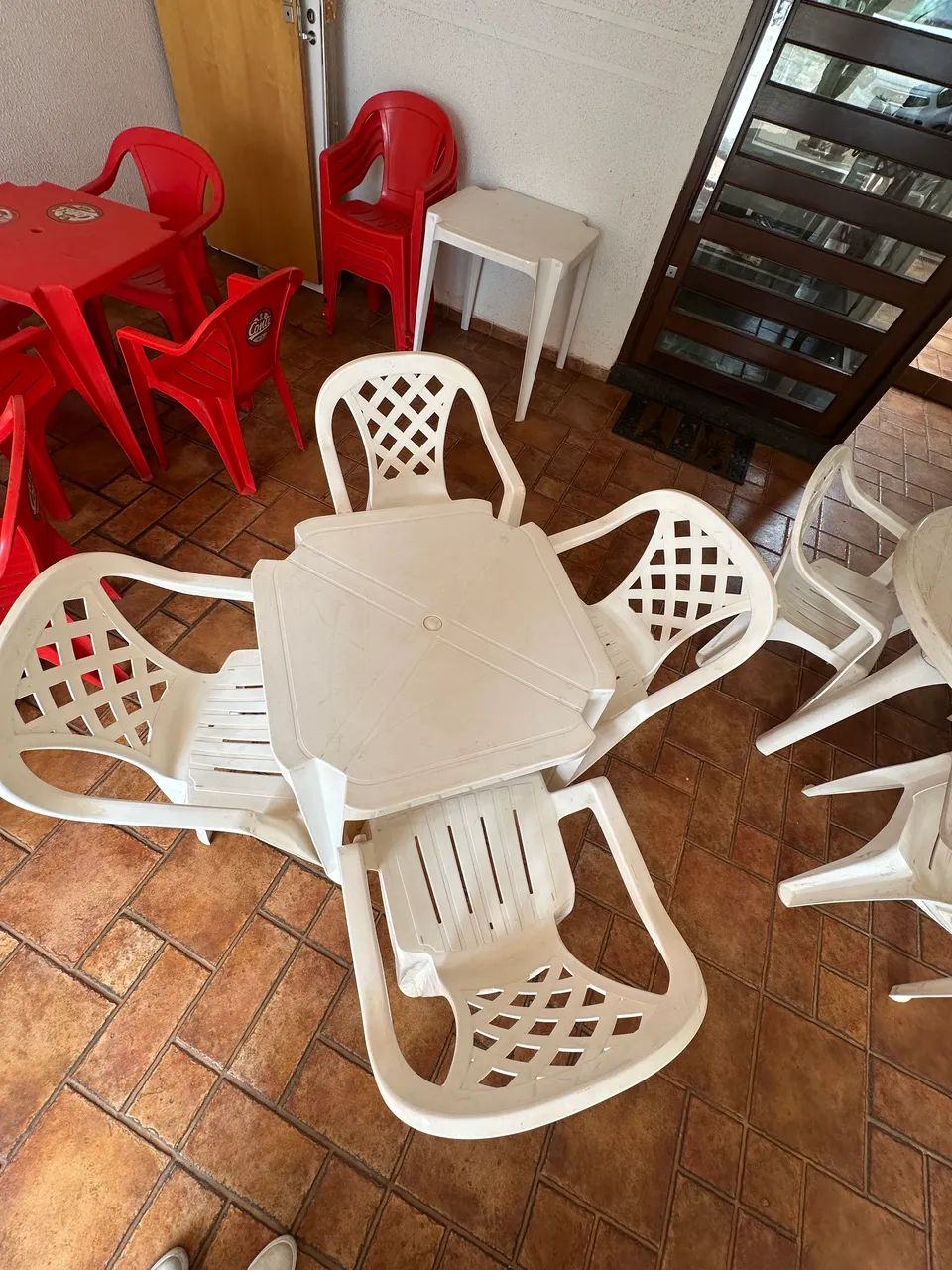 Conjunto de mesa e cadeiras 