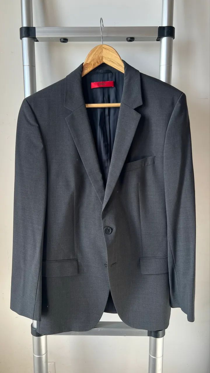 Terno Hugo boss cinza ótimo estado  - Foto 2