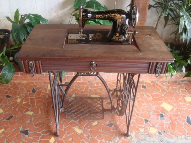 Antiguidade Maquina de Costura PFAFF 31 década de 30 - Foto 4