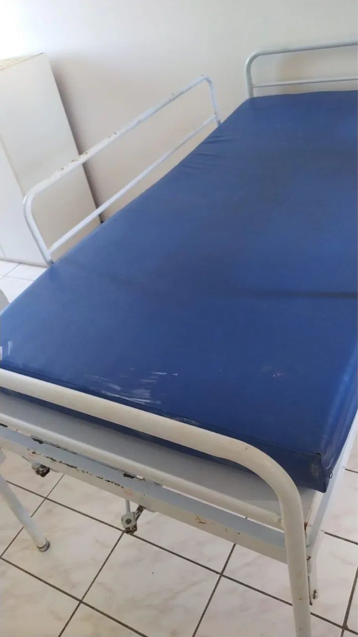 Cama hospitalar desmontável 