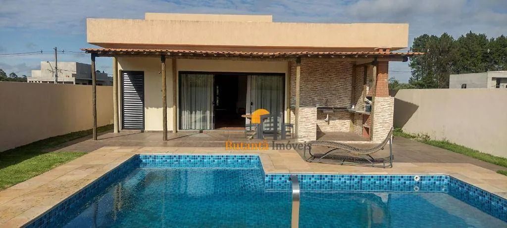 Casa térrea com Piscina em Condomínio com área de lazer completa!