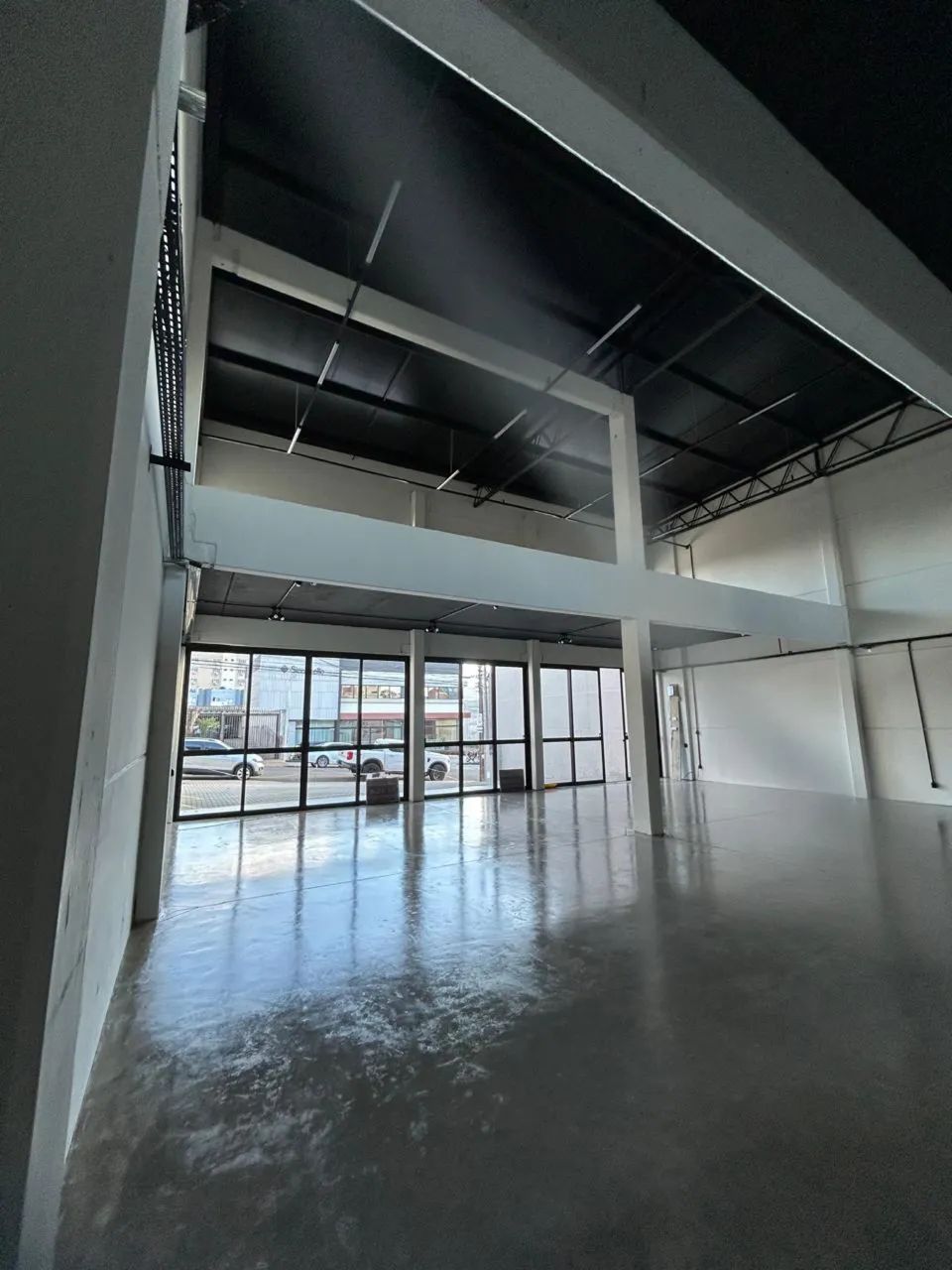 Sala ampla e nova