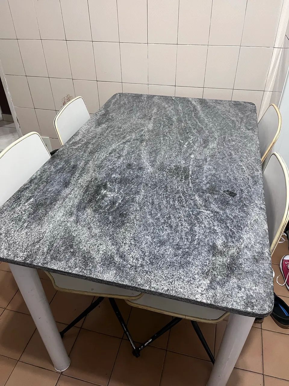 MESA E 4 CADEIRAS 