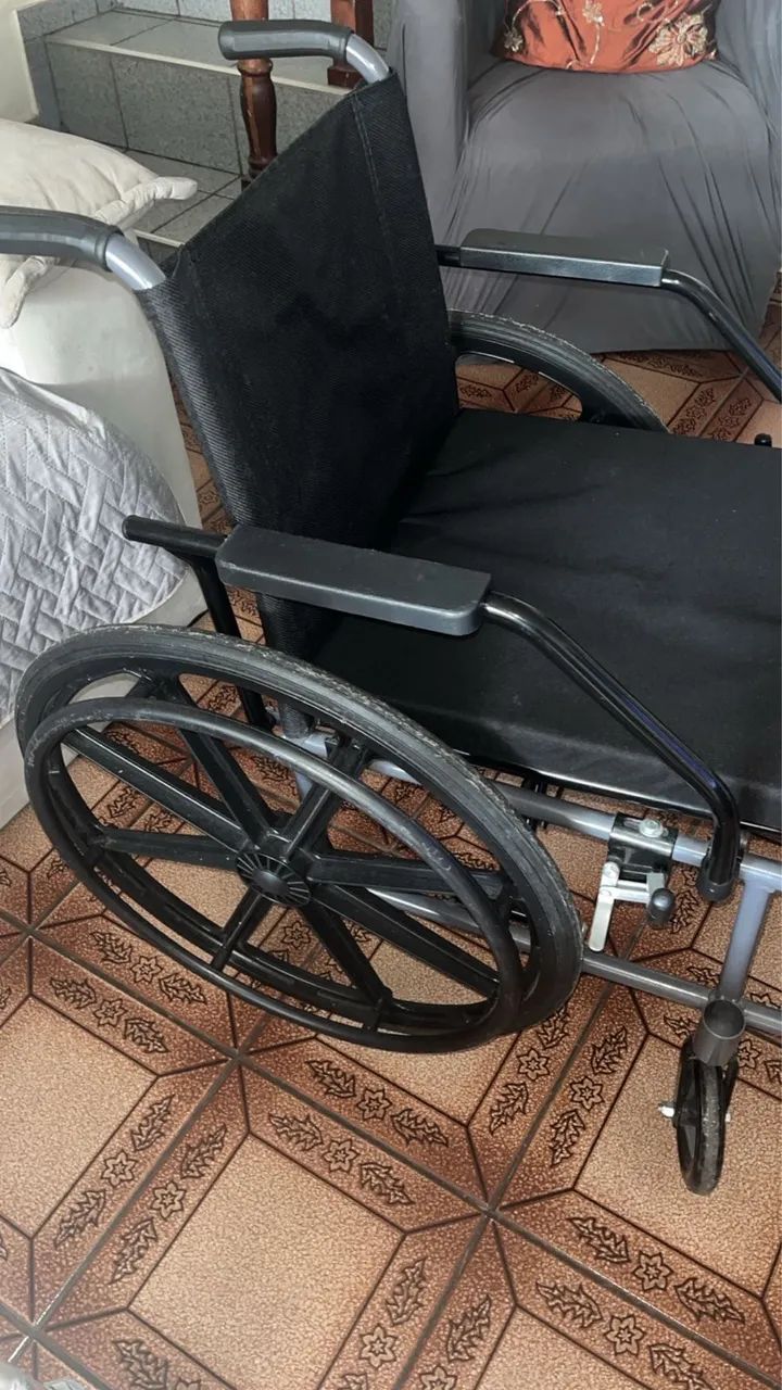 Cadeira de rodas com assento removível  - Foto 4
