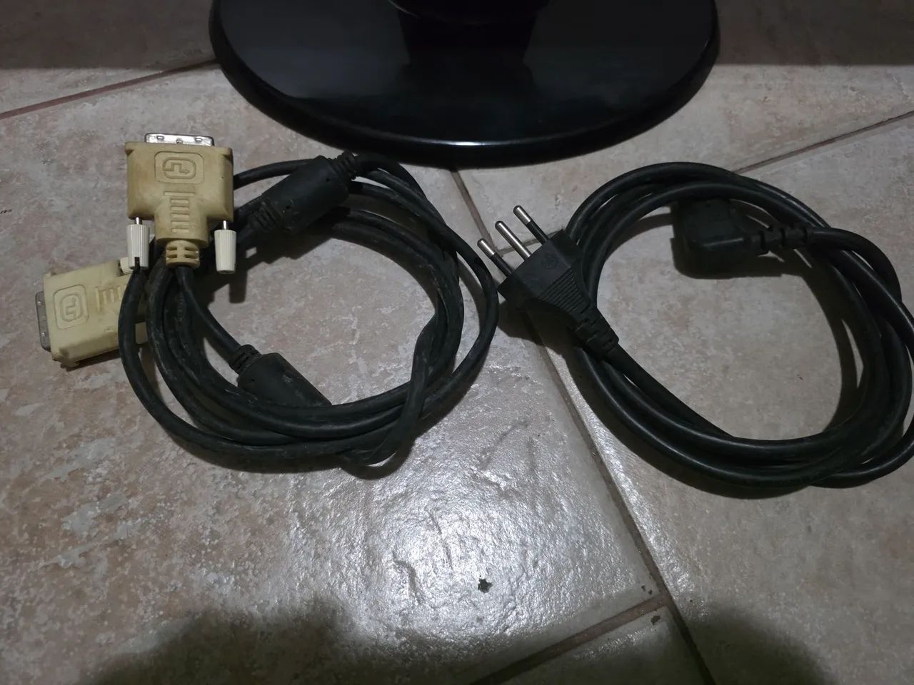 Monitor LG W2353V LCD 23'' usado com defeito na tela - Foto 2