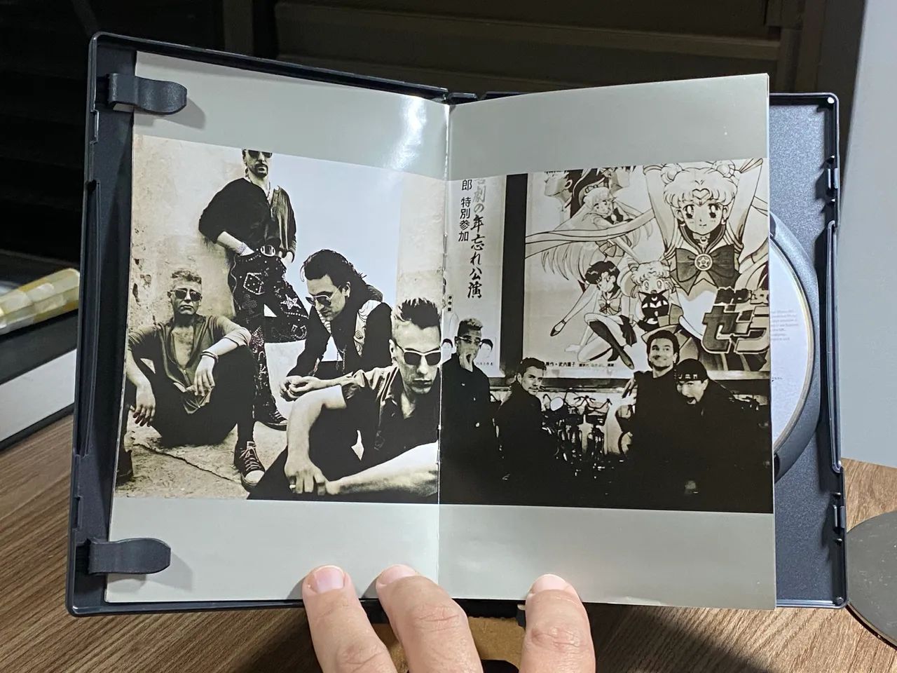 DVD U2 - The best of 1990-2000 - Com encarte original - Foto 4