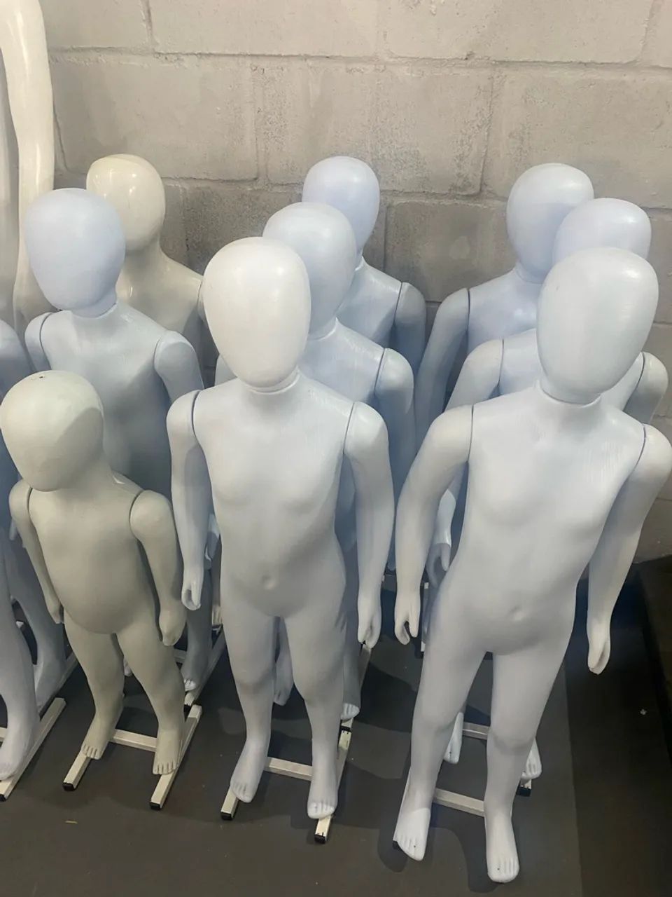 Vendo manequins semi novos