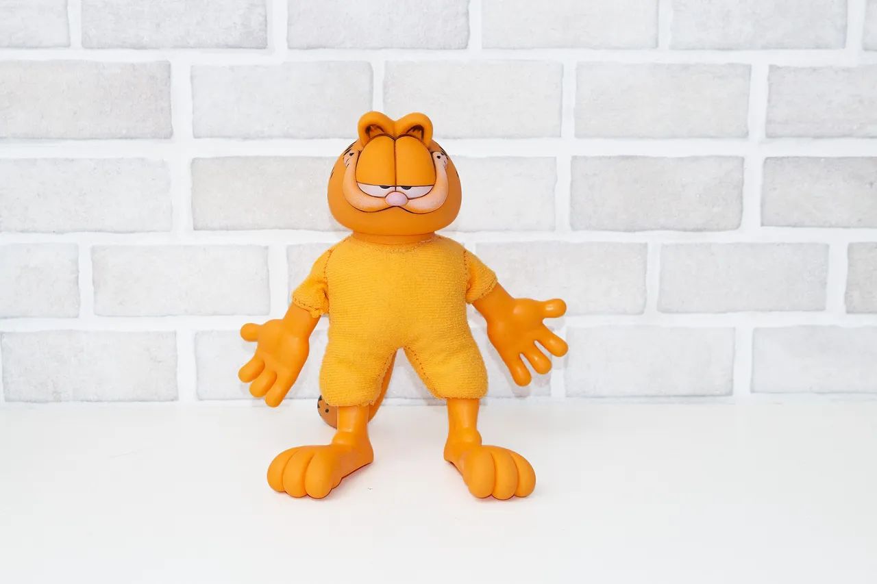 Boneco de pelúcia Garfield antigo