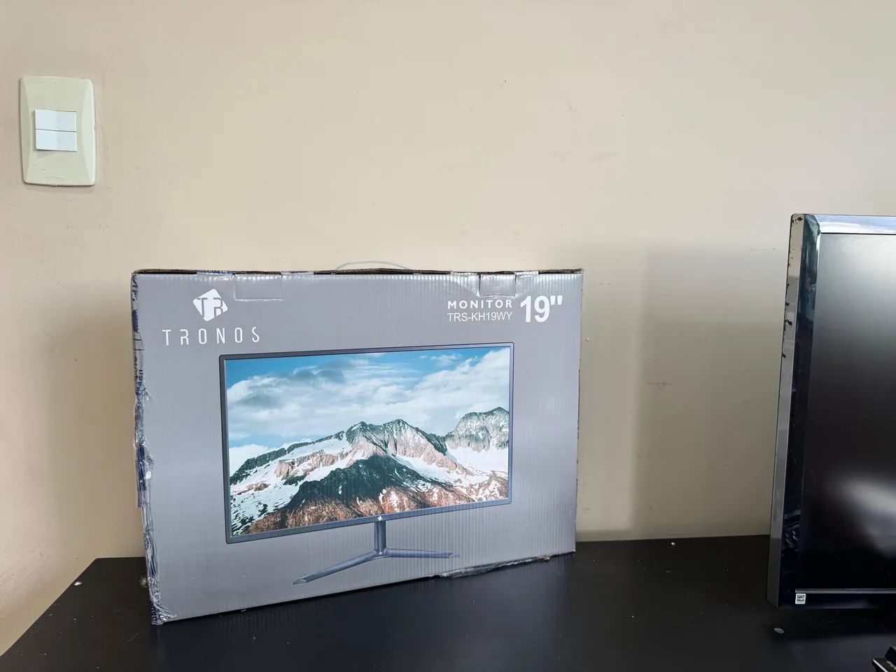 Monitor Tronos 19.5 polegadas LED Novo na Caixa