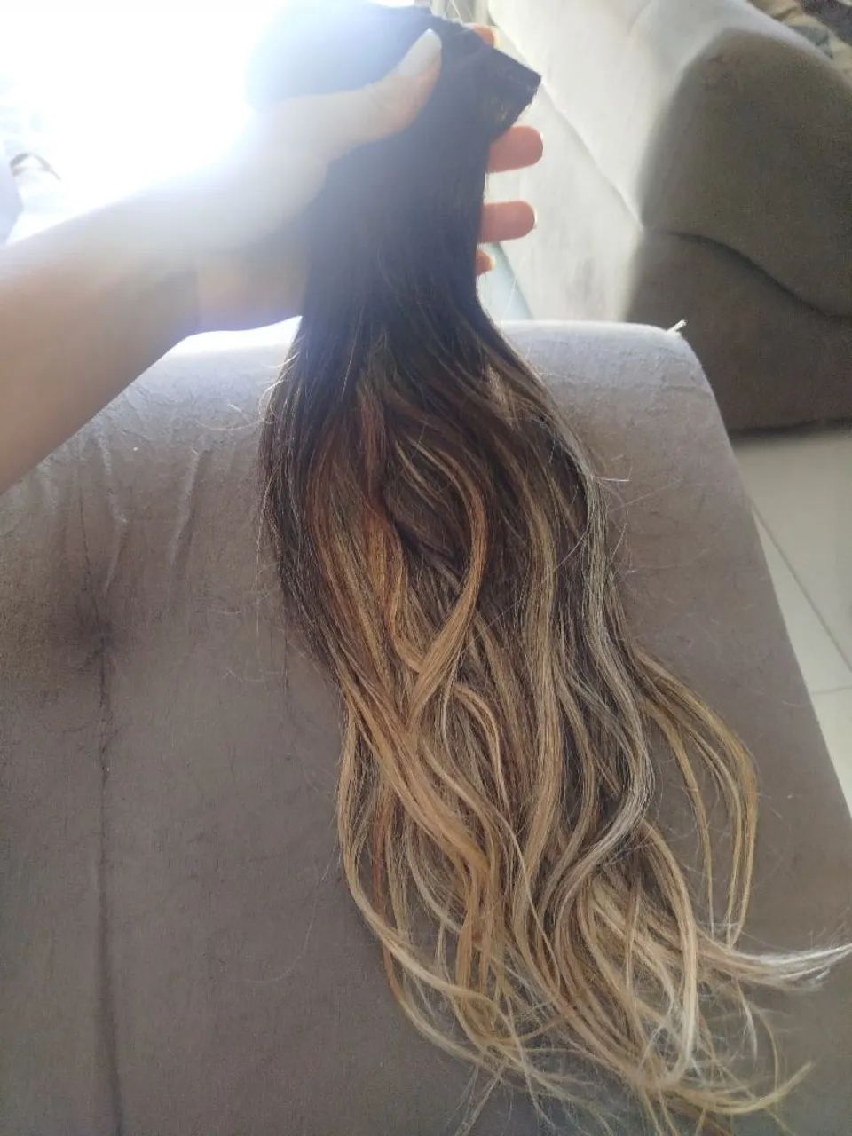 Mega hair loiro esfumaçado 