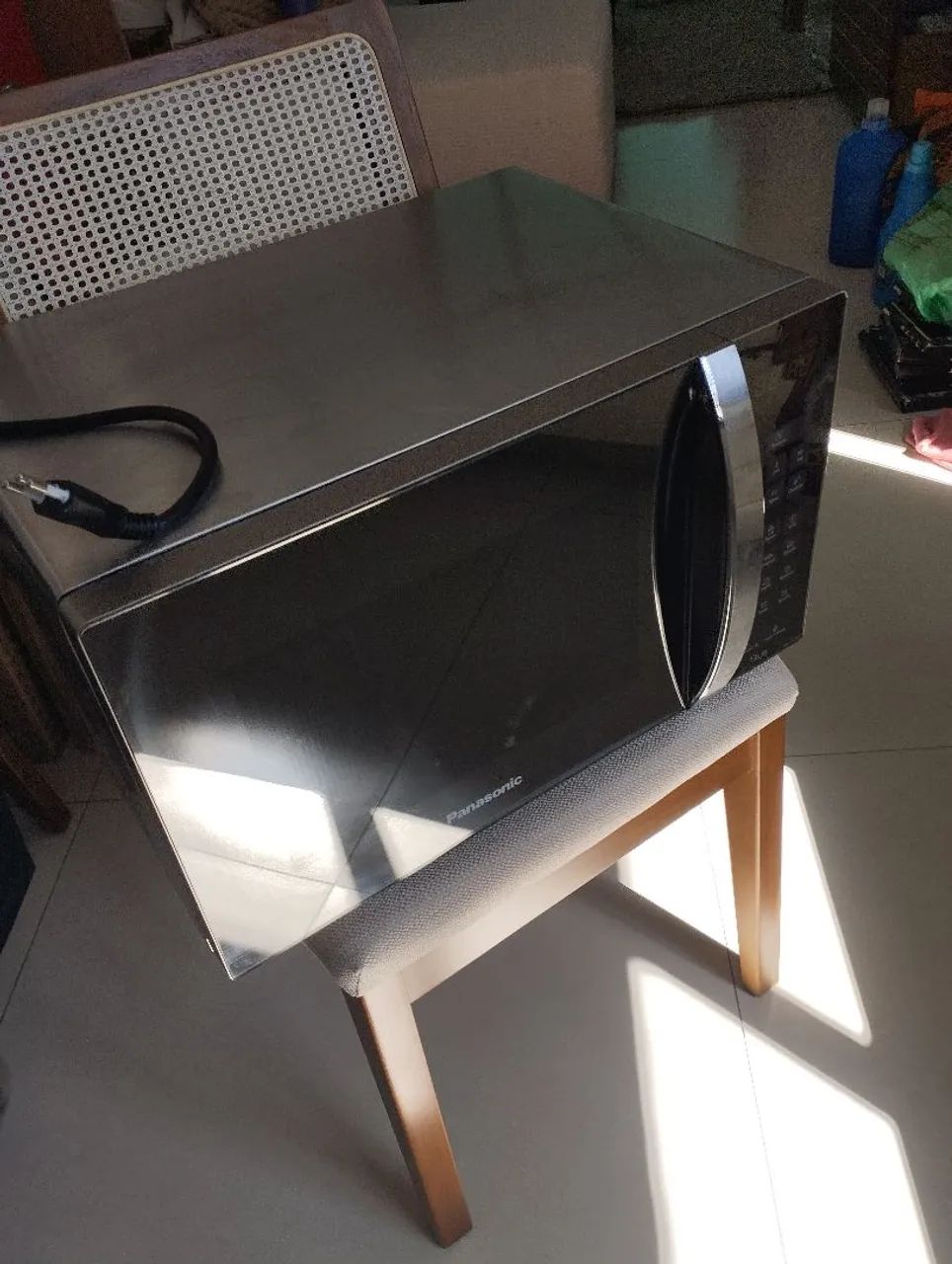 Microondas Panasonic espelhado ST67HS