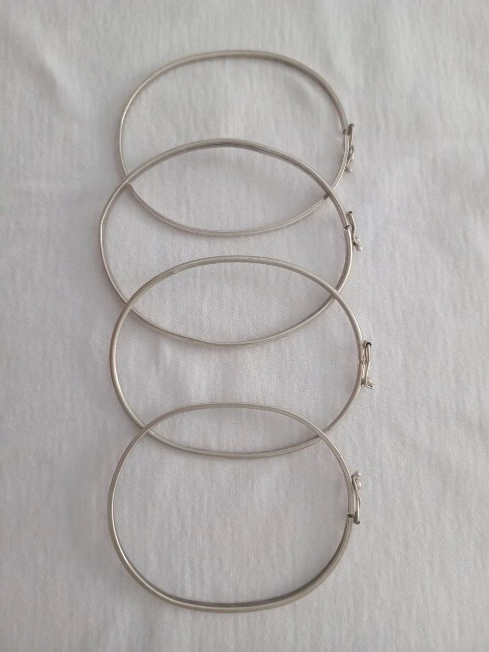 Vendo quatro pulseiras de prata 