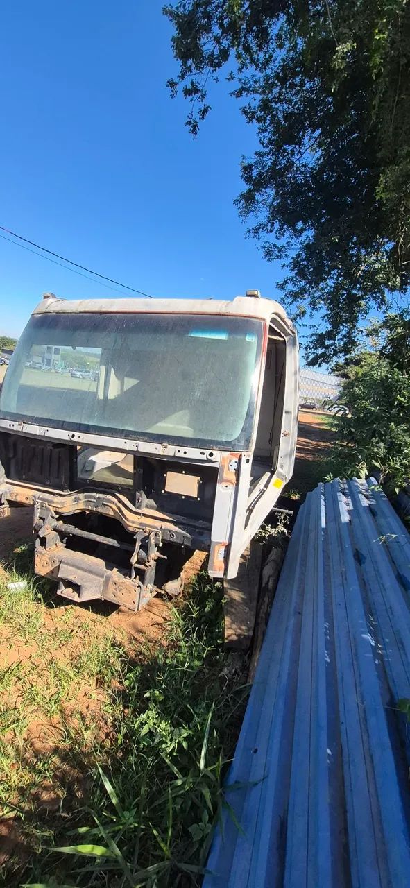 Vendo uma cabine do ford cargo 
