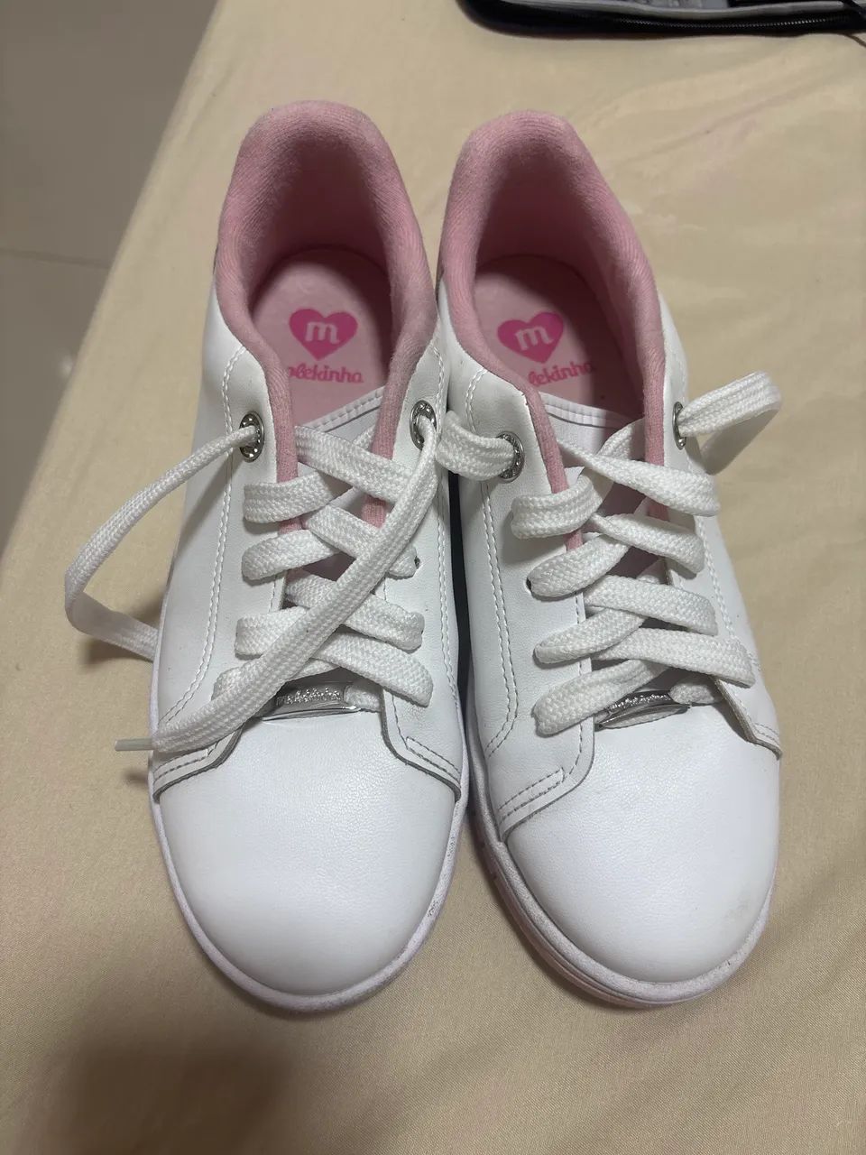 Tênis Molekinha Branco com detalhe rosa tamanho 35
