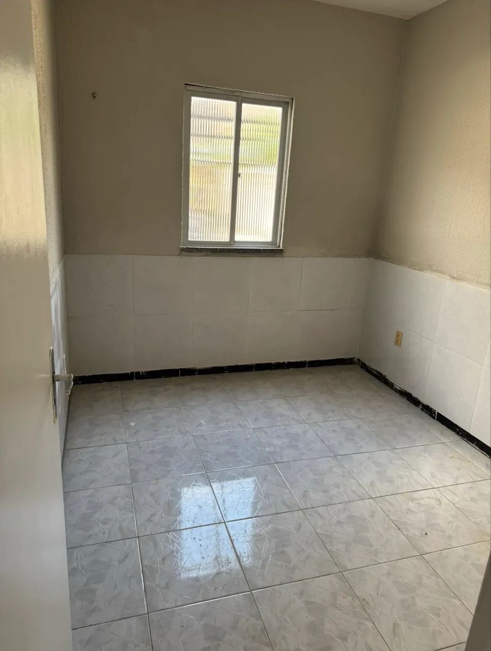 Aluga casa na rua Araçá 167 Bonsucesso. - Foto 2