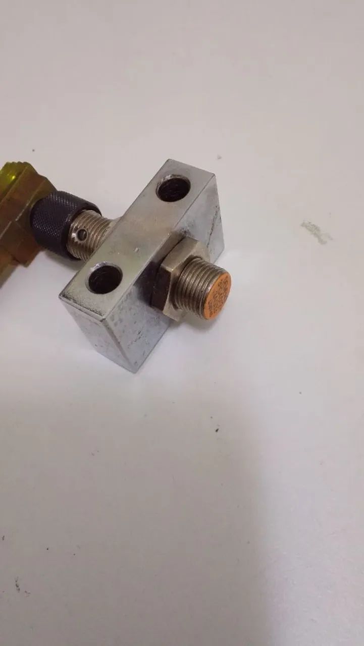 SENSOR INDUTIVO MARCA SIEMENS-3RG4012-3AG33-24VDC - Foto 3
