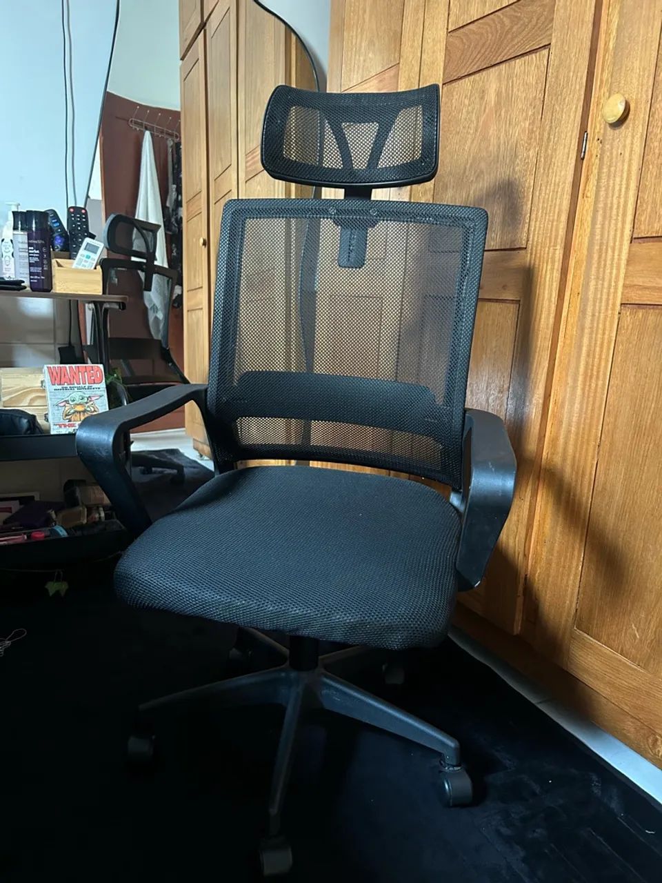 Vendo cadeira escritório giratória com regulagem  - Foto 4