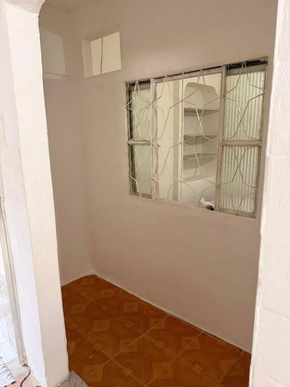 Aluga-se - Casa estilo estúdio, um quarto, cozinha e sala de jantar, banheiro e peq. Área. - Foto 6