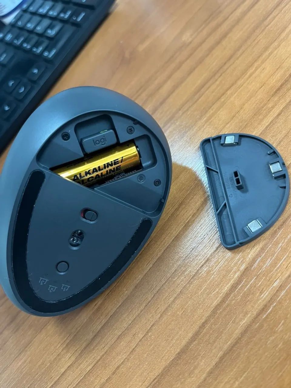 Mouse Ergonômico Sem Fio Logitech  - Foto 4
