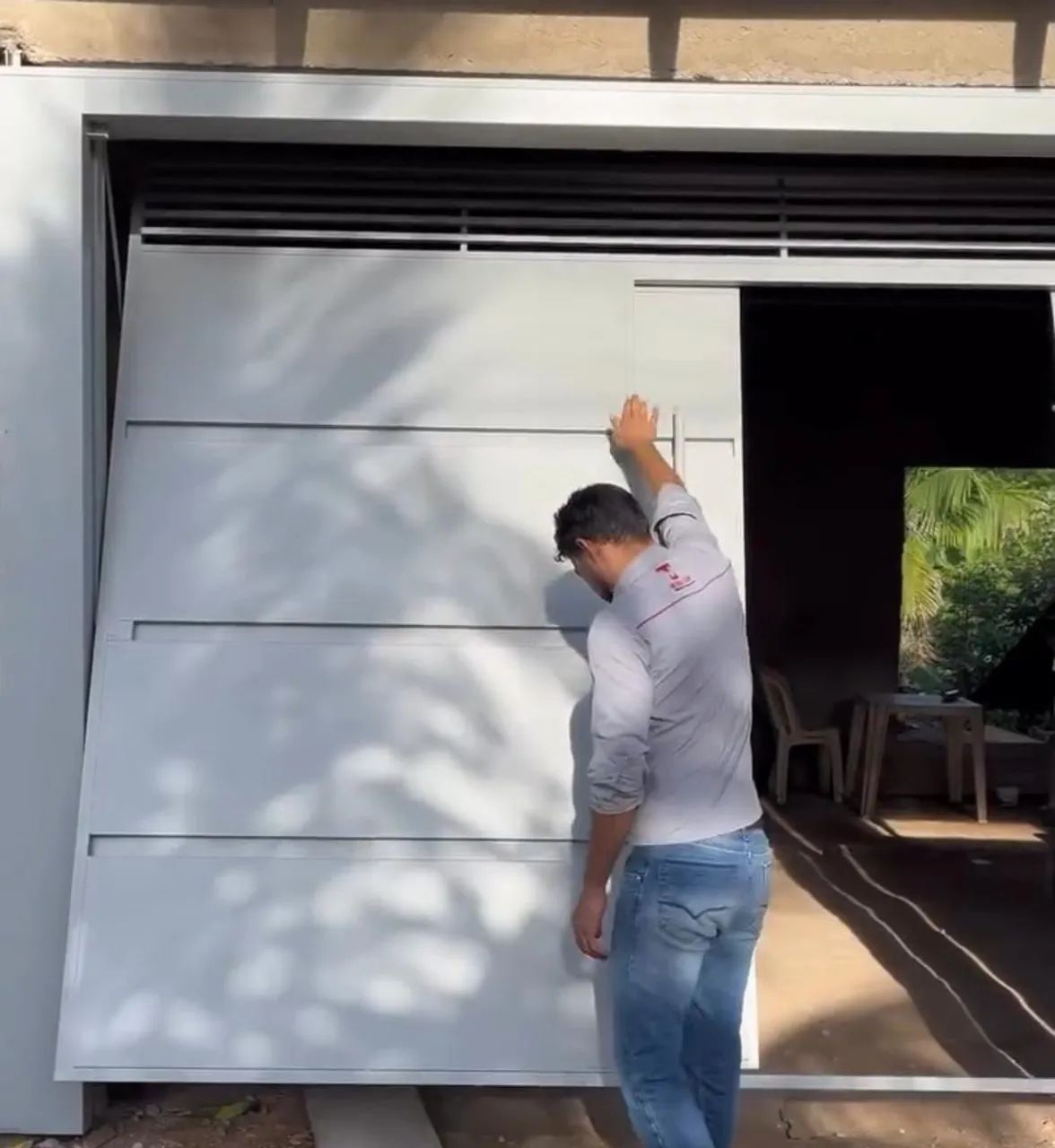Tilt-up Gate with Sliding Pedestrian Gate