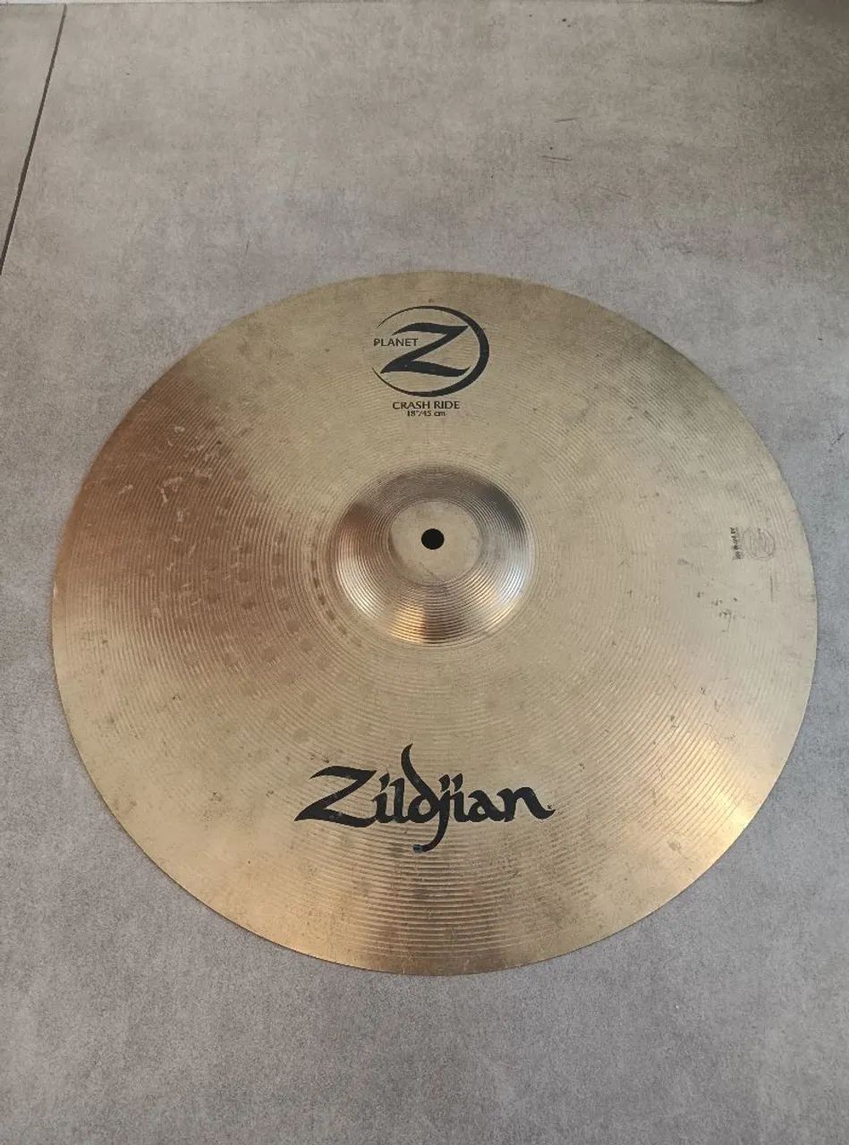 VENDIDO ## Prato de bateria Zildjian Planet Z Crash Ride 18