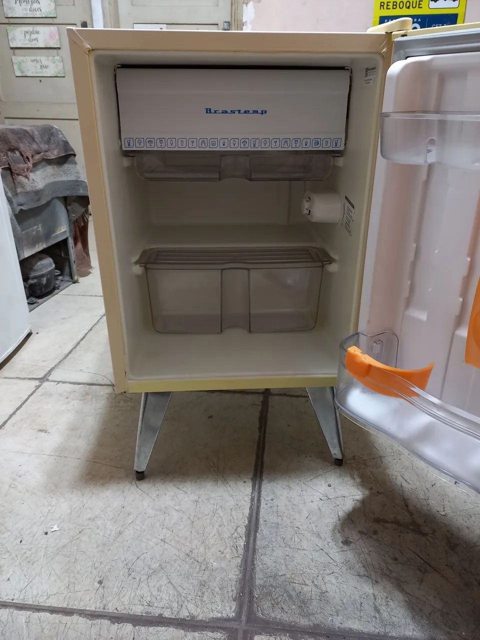 Frigobar Brastemp Retrô com garantia e ótimo estado - Foto 3