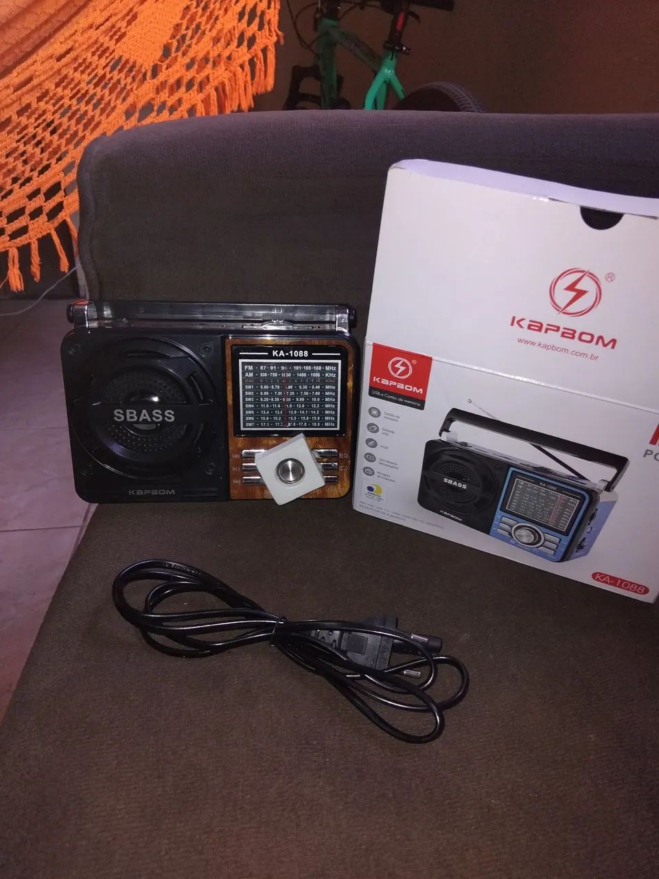 Rádio  AM/FM com Lanterna  entrada USB e sim card