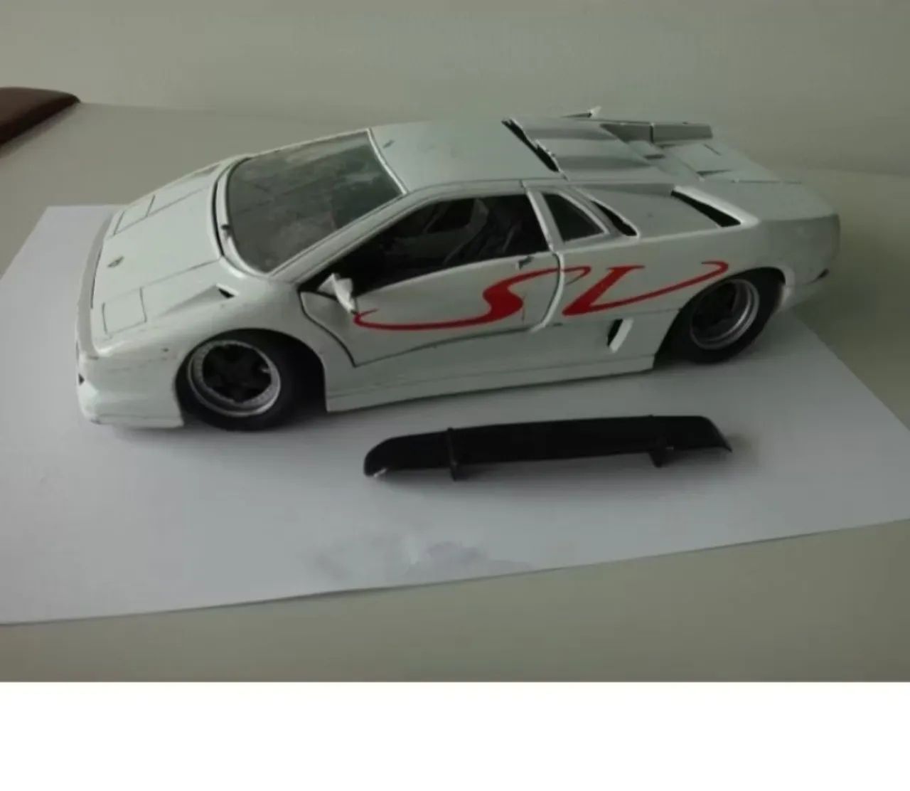 Lamborghini Diablo SV Maisto 1:18 com defeitos - Foto 4