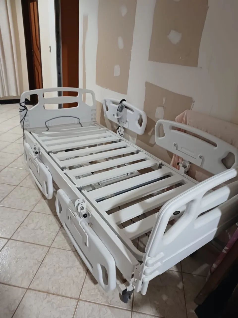 Cama hospitalar elétrica, articulada (várias posições)  - Foto 2