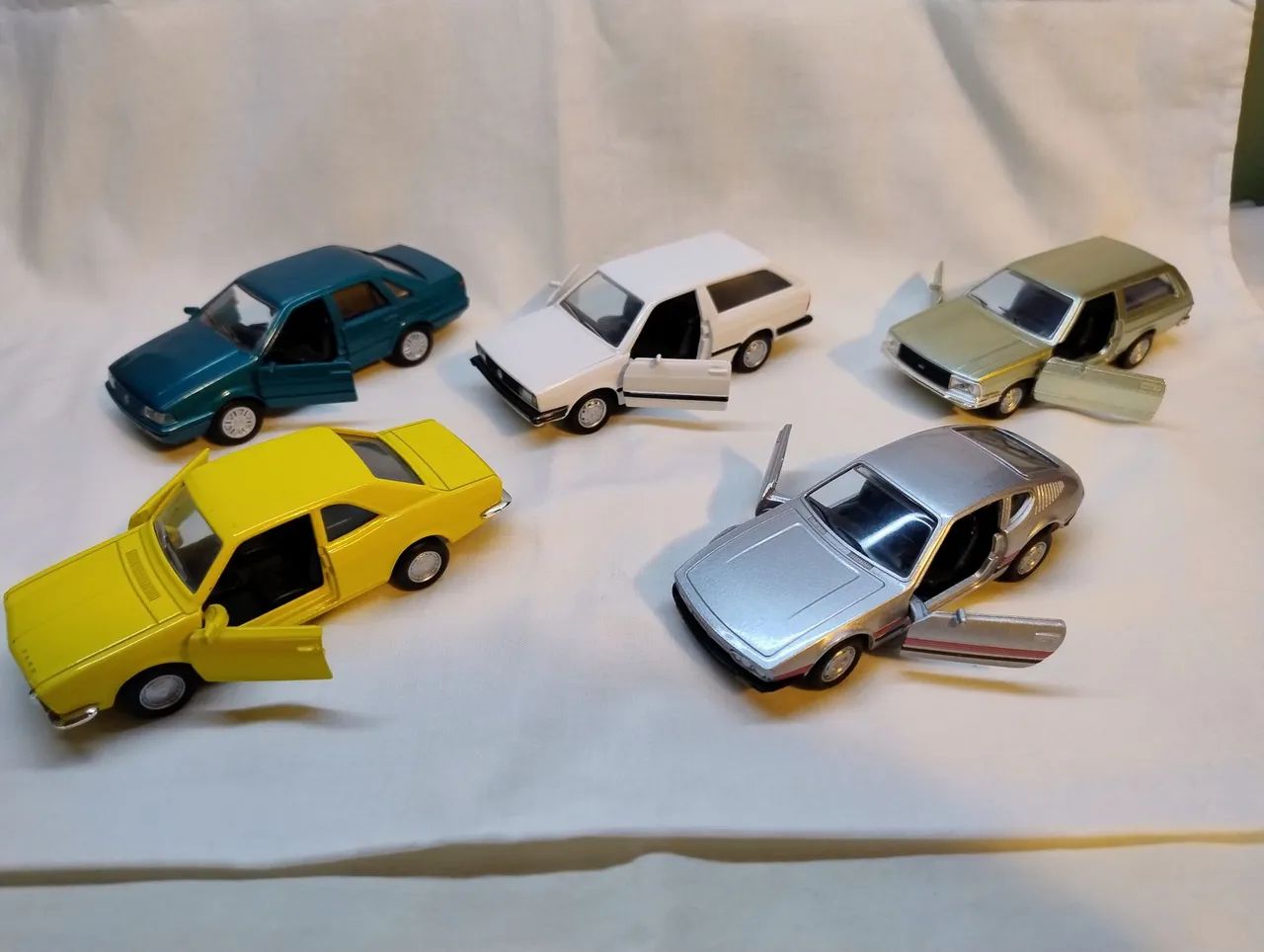 Miniaturas de carros diversas, (consultar modelos disponíveis) preço unitário  - Foto 2