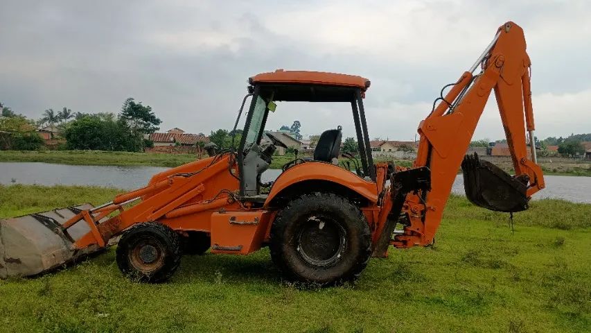 Retroescavadeira 4x4 - Foto 4