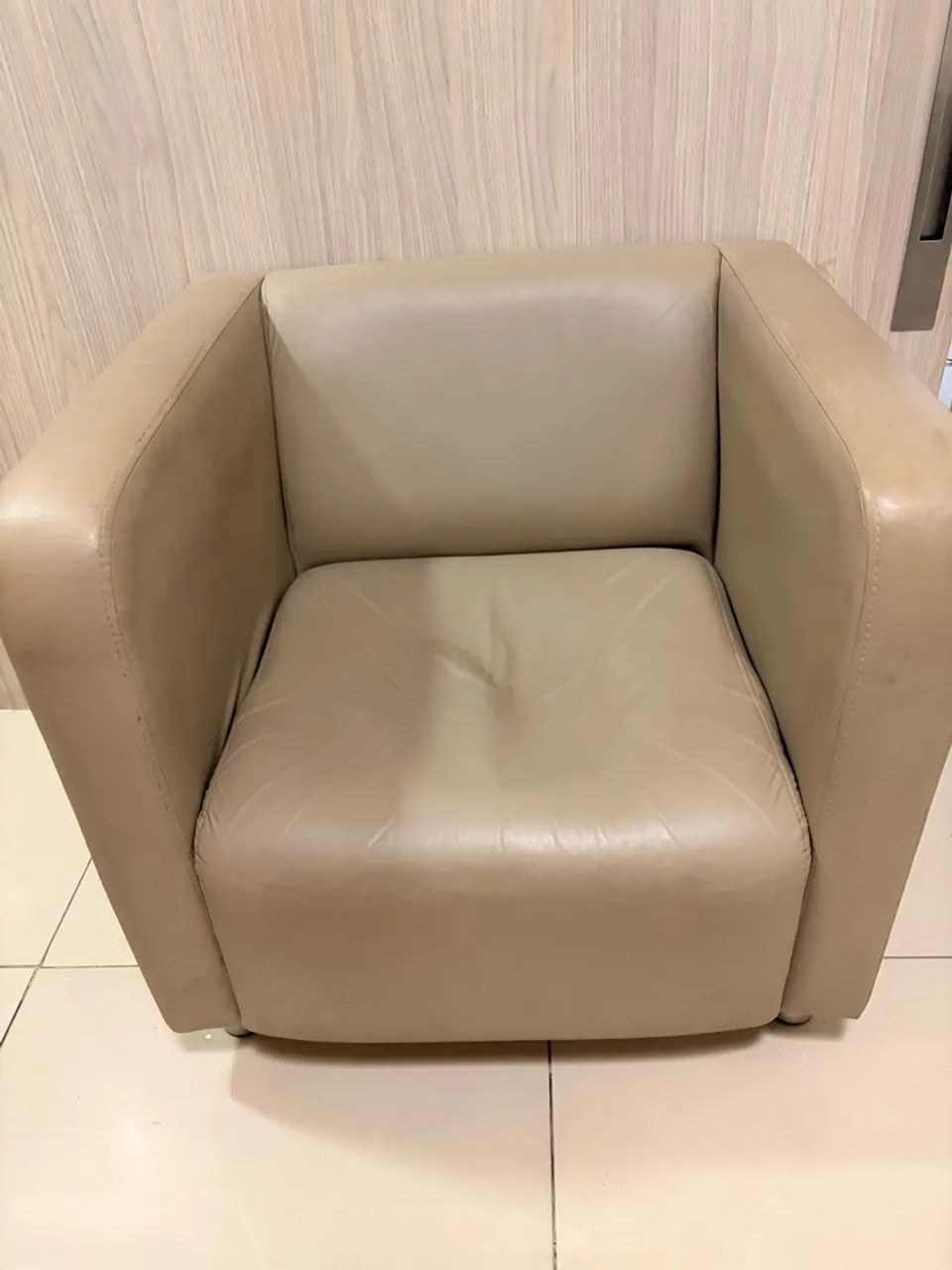 2 Poltronas usadas em corino (100 cada 150 as duas)