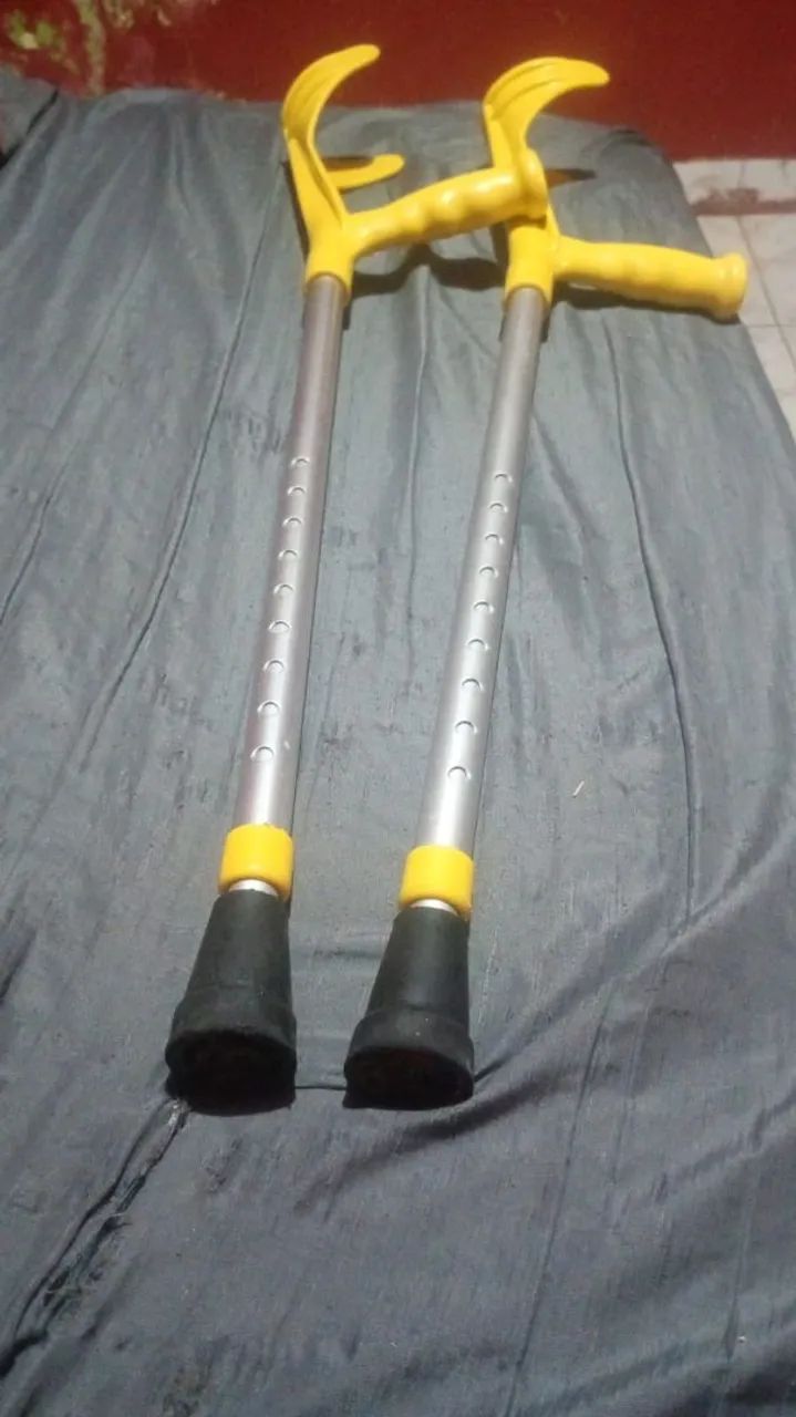 Par de muletas 100$ faço entrega, esta novo. - Foto 2