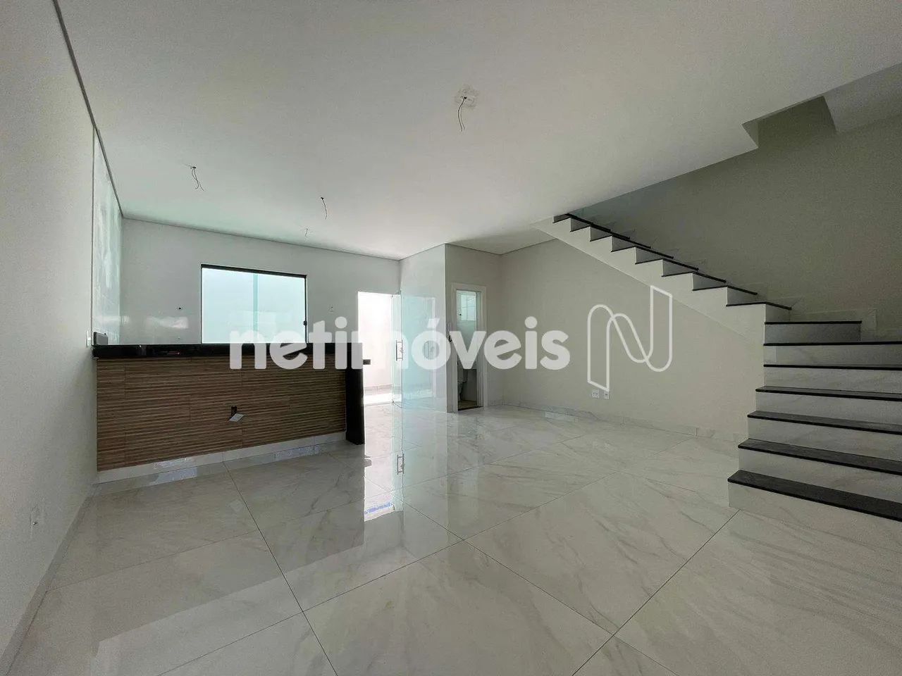 Casa à venda de 03 quartos e 02 vagas no Copacabana
