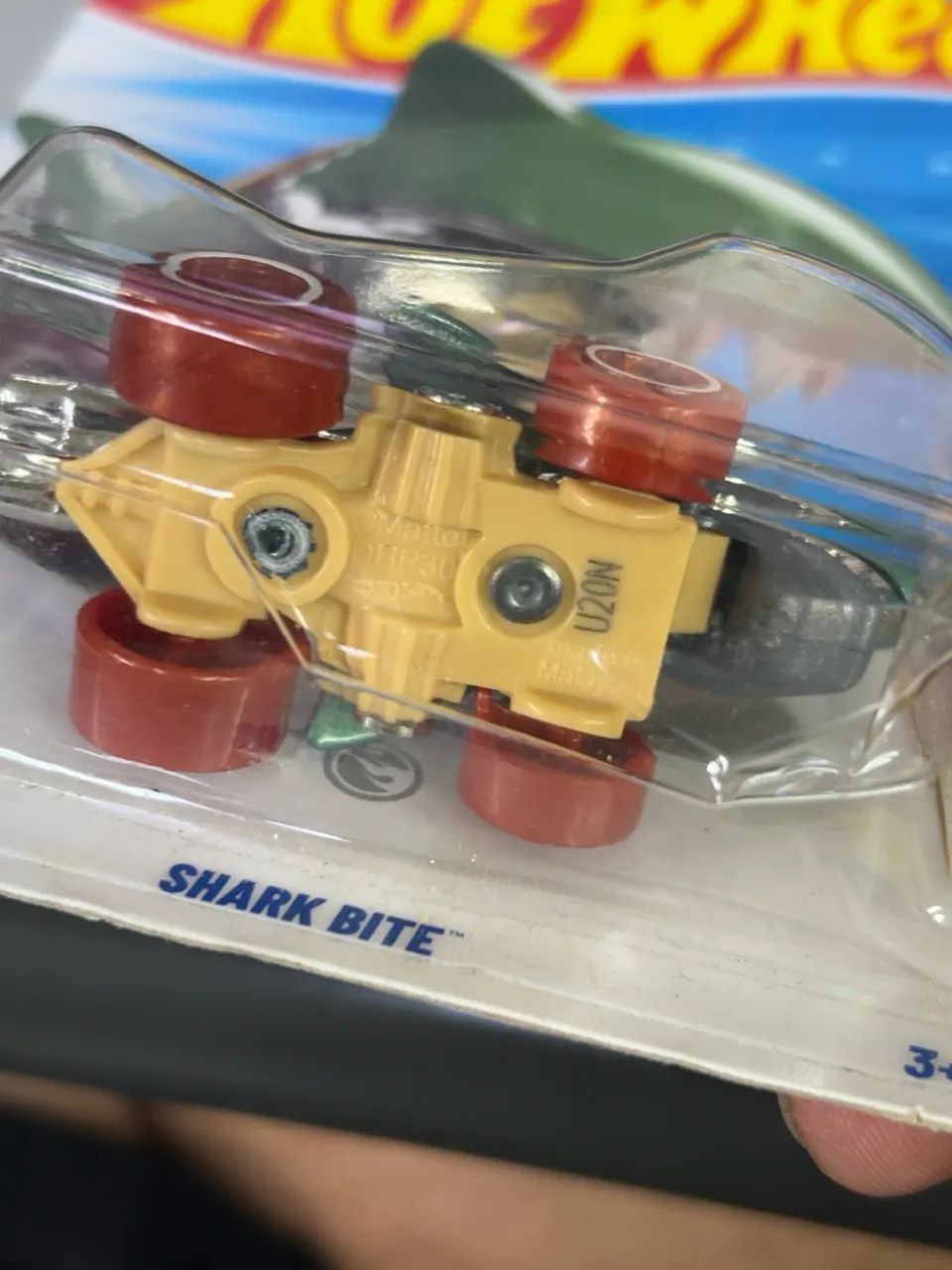 Hot Wheels Shark Bite (TREASURE HUNT) + brinde - Foto 2