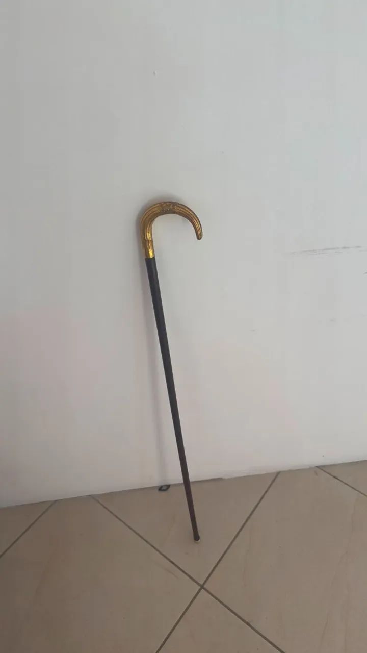 Bengala Antiga com Cabo Dourado Trabalhado - Peça Elegante e de Coleção - Foto 3
