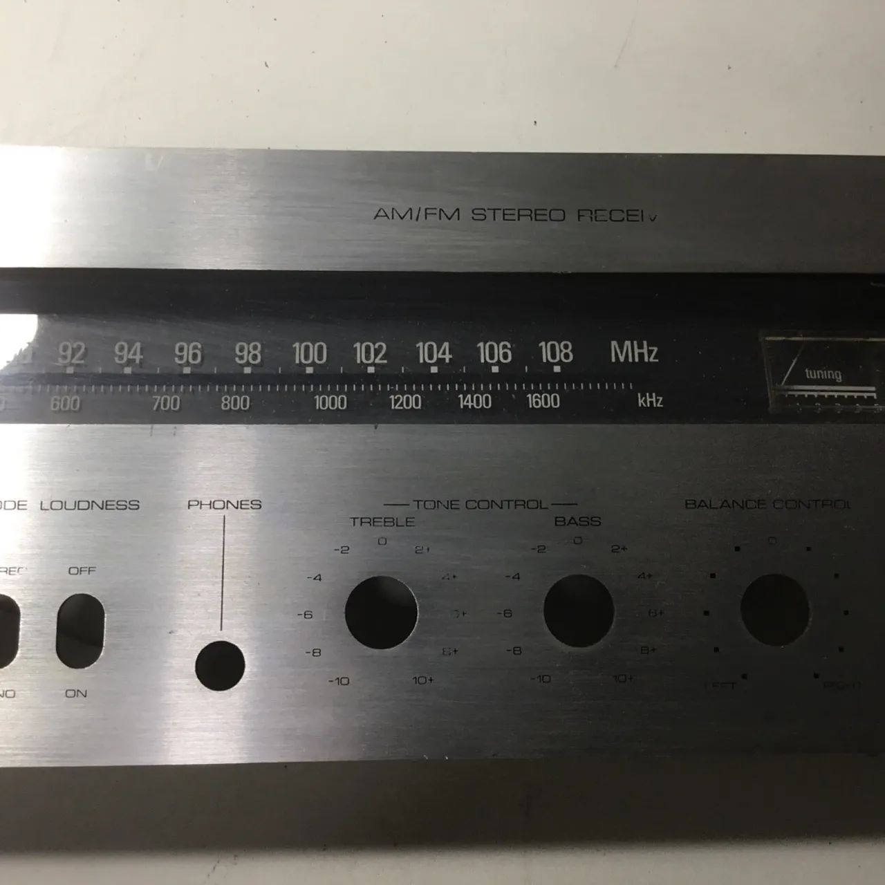 Frente do receiver Gradiente model 900