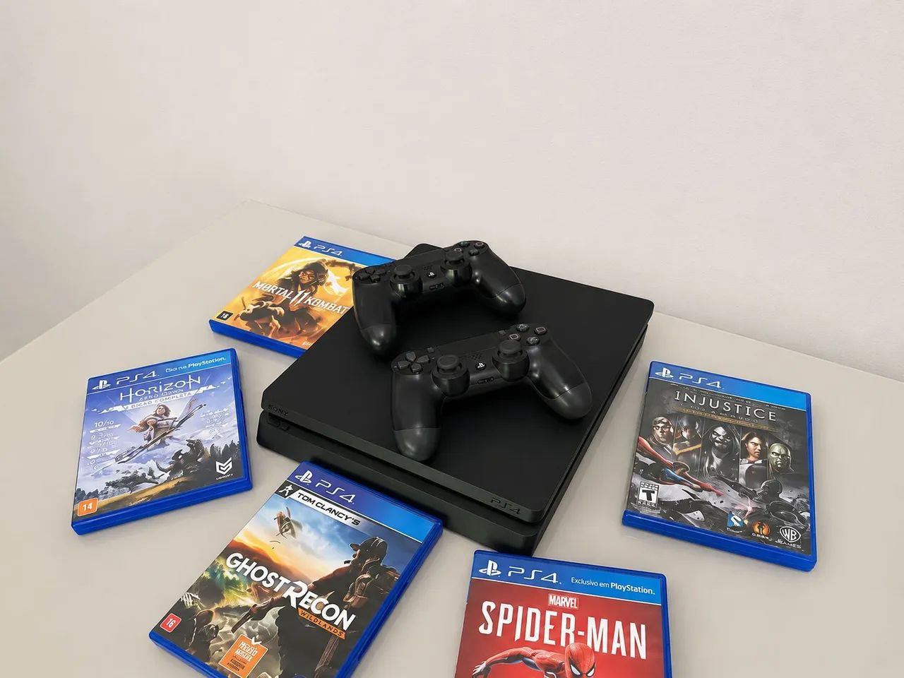 Playstation 4 com 5 jogos e 2 controles 