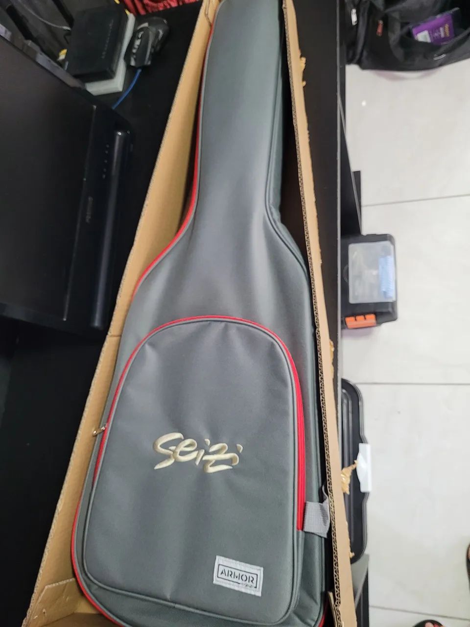GUITARRA SEIZI KATANA MUSASHI + PEDALEIRA BOSS GT1 (ESTADO DE NOVO) - Foto 3