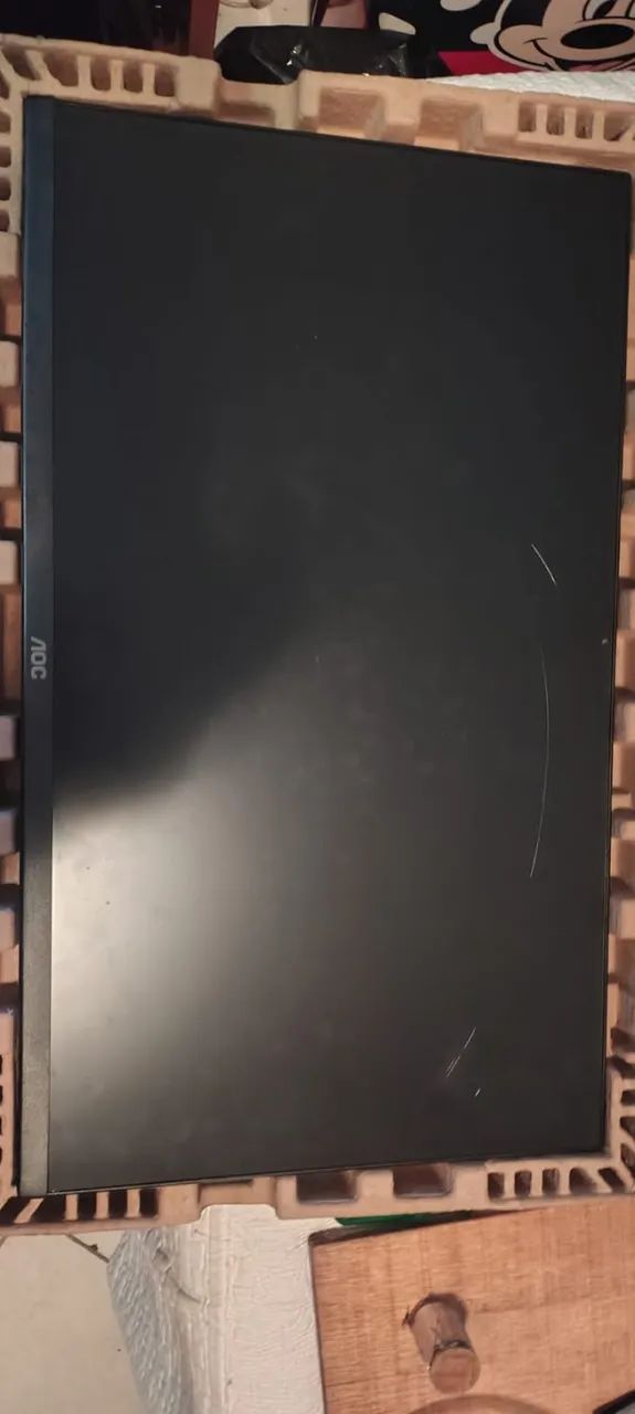 Monitor AOC 27B30H3/57, com tela LCD quebrada