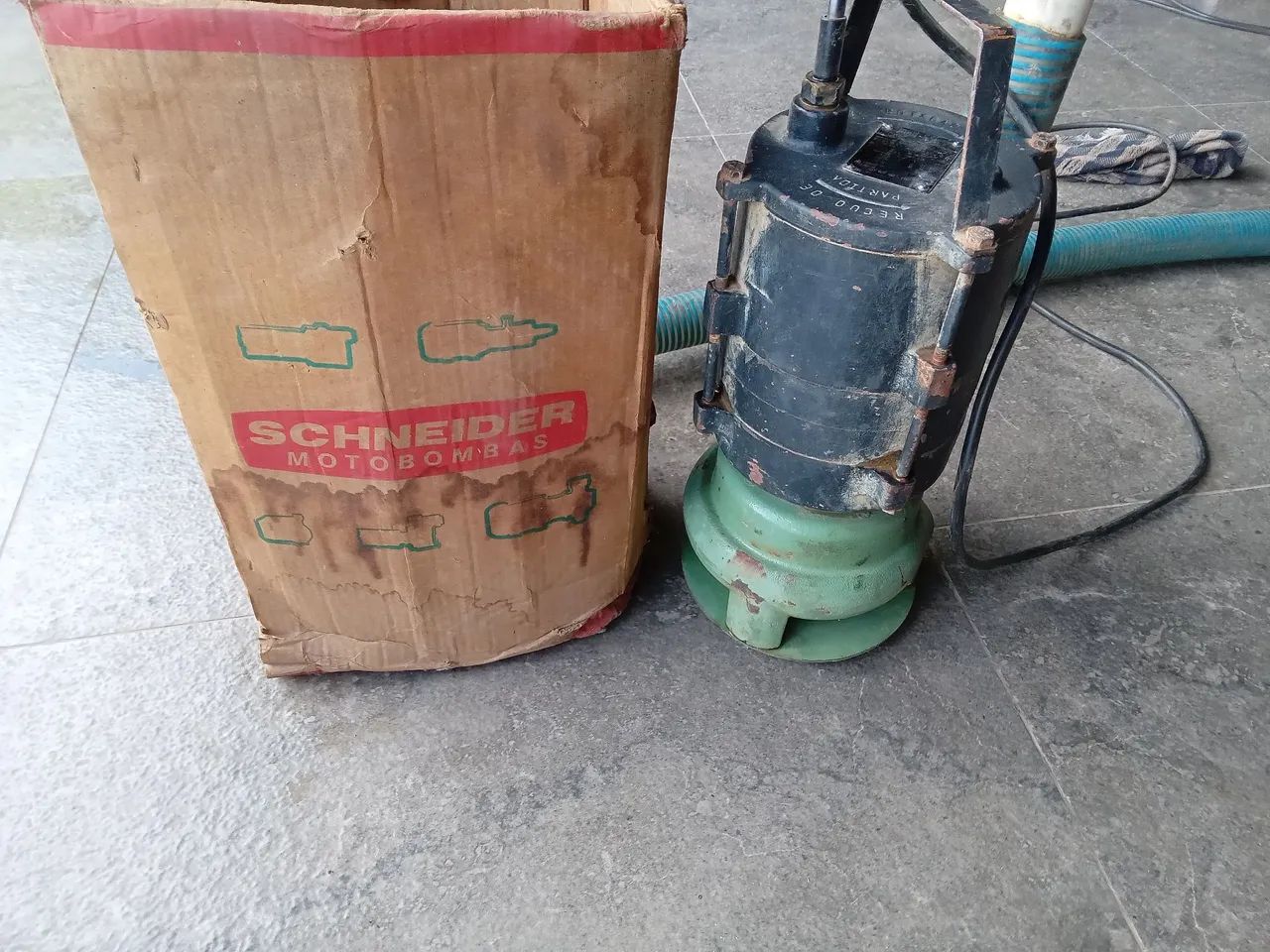 Vendo Bomba subermivel marca shneider,bem potente,usada poucas vezes uma nova custa 5.400  - Foto 2