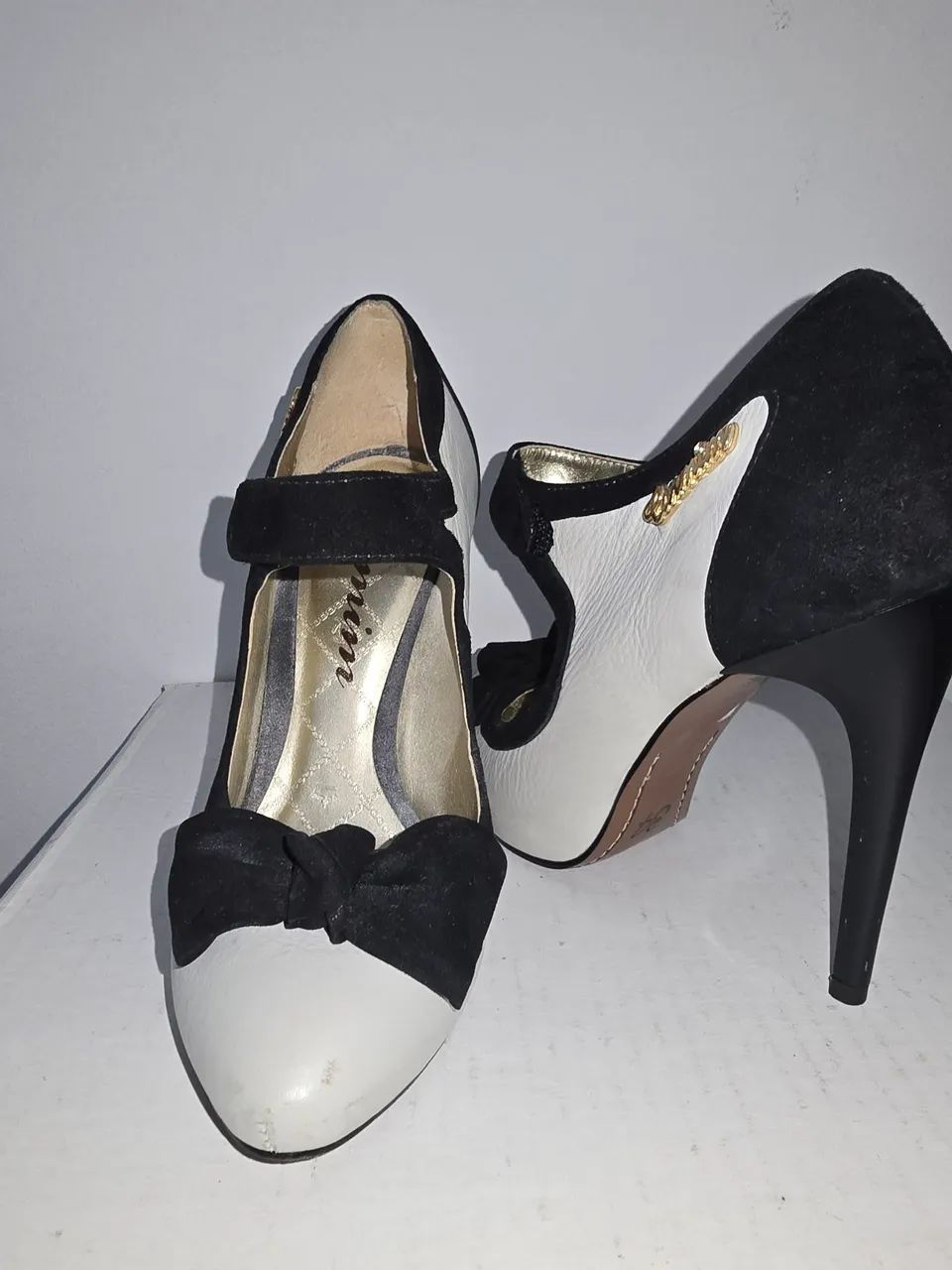 SAPATO CARMIM CINZA COM PRETO PURO CHARME 