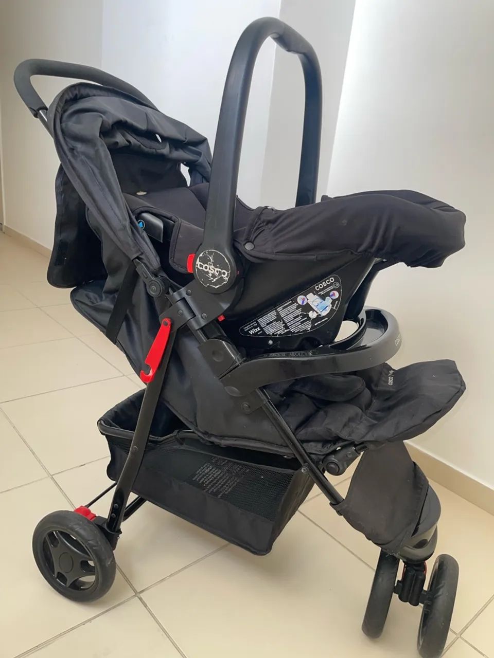 Carro de bebê e bebê conforto - Foto 3