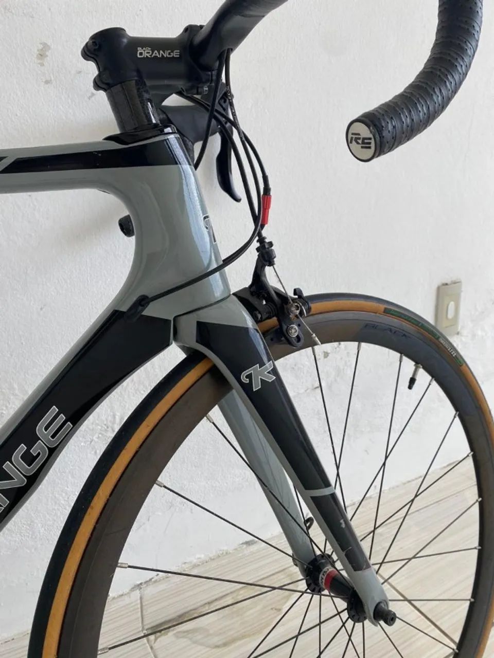 Bicicleta Black Orange Speed Onix Comp Carbon Preto e Cinza - Foto 5