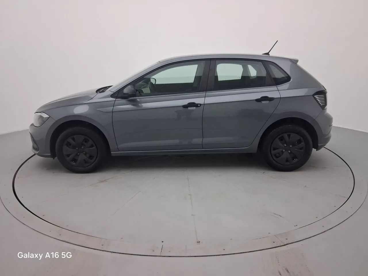 Volkswagen Polo Track 1.0 Flex 12V 5p, foto 2 de 18