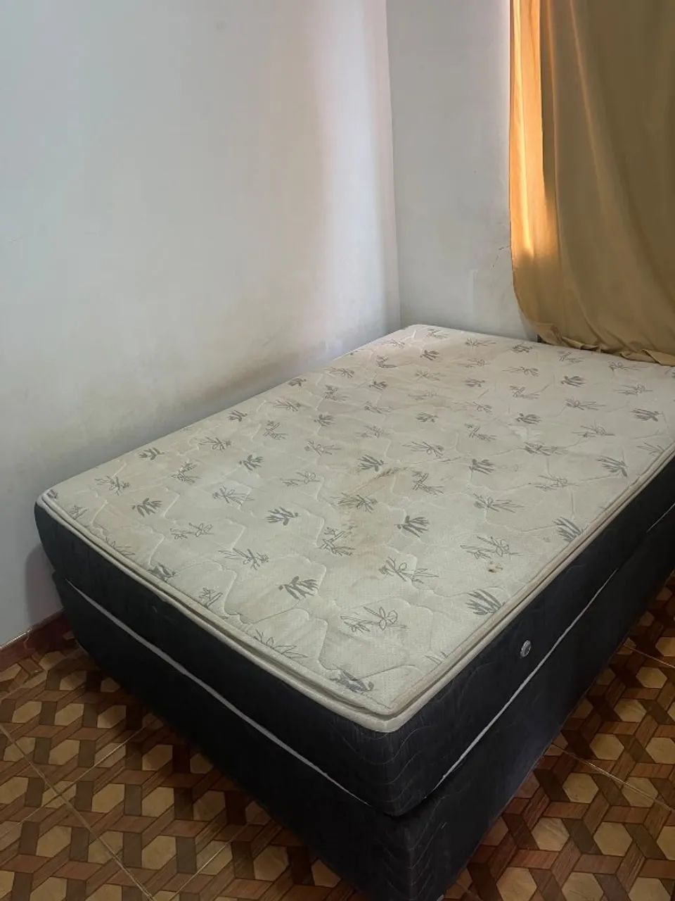 CAMA BOX COM MOLAS