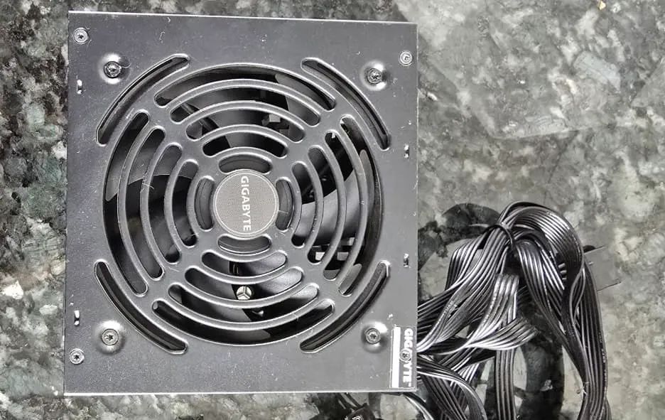 Fonte gigabyte P450B